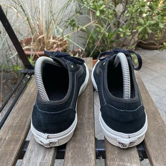 Vans Old Skool Low Skate Shoes Women's 7.5 Men's 6 Black Suede Gold Lace Aglets - Picture 5 of 12